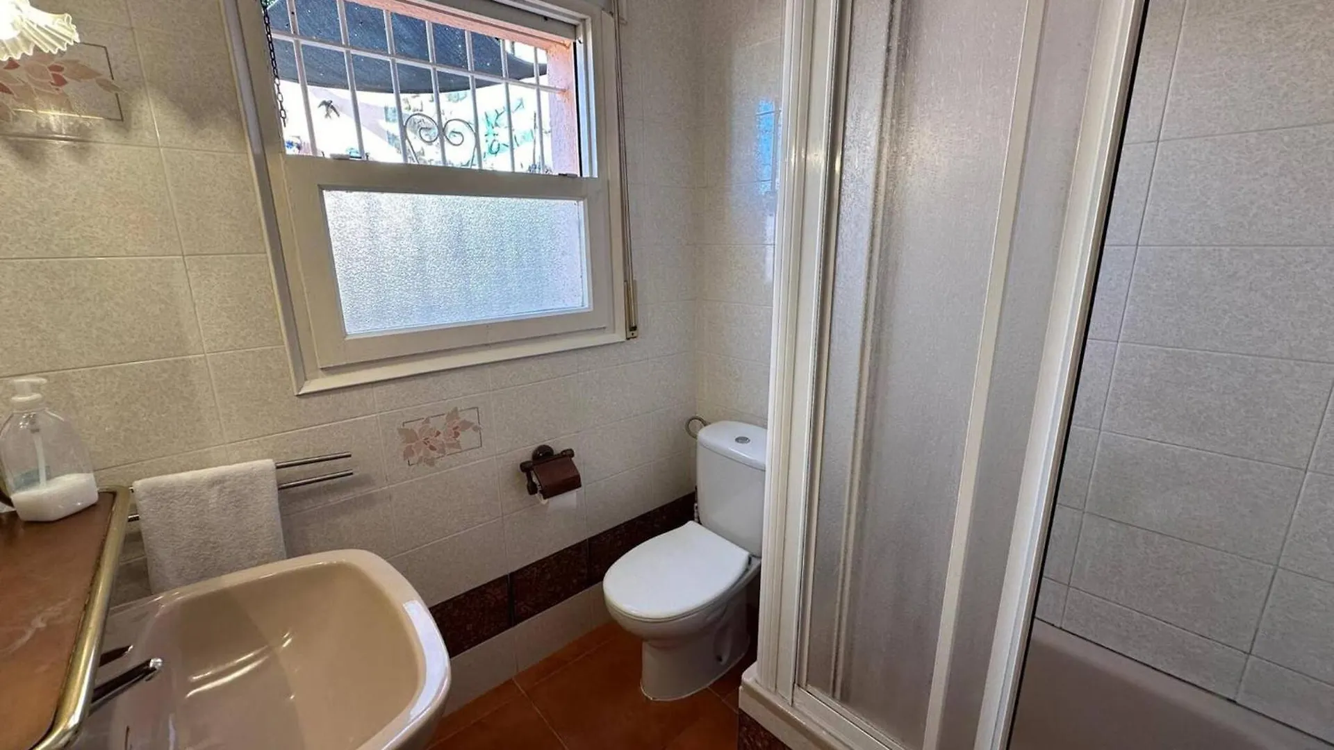 Bonito Apartamento Cerca De La Playa Con Gran Terraza Av-04 Roses